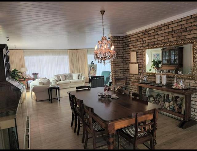 4 BEDROOM HOUSE FOR SALE IN PANORAMA